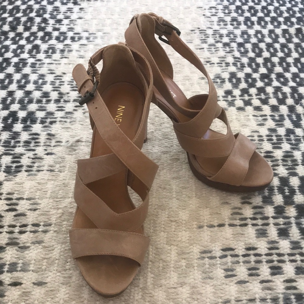 Nine West tan strappy heeled sandals 👡